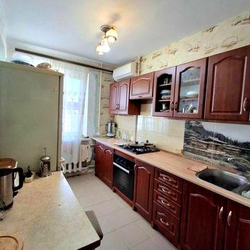 Продам 3 комнатную на Лазурной с видом моря