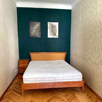 Софіївська вул., 4