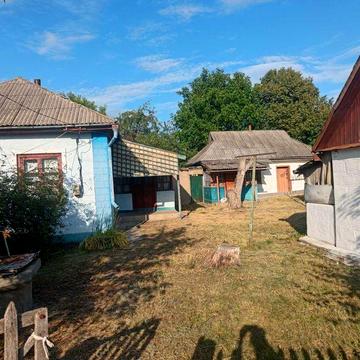 Продаж будинку з земельною ділянкою