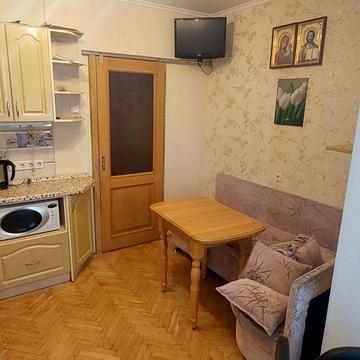 Лариси Руденко вул., 3-Б