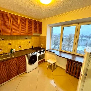 Продам 1 кім кв-ру, Гузара (пр. Комарова), 9-А, Соломянський район,