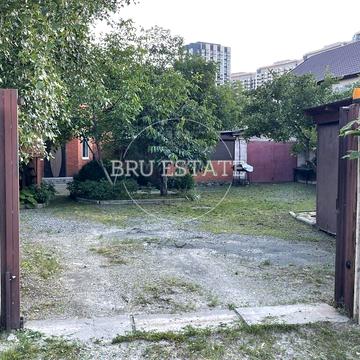 Зарічна вул., 11 а