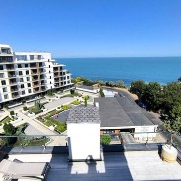 Двокімнатна квартира з терасою та прямим видом моря, Марініст