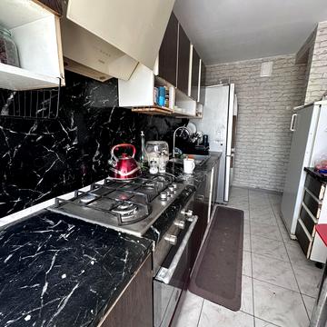 Марка Безручка вул., 27/3