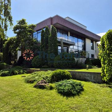 Зелена