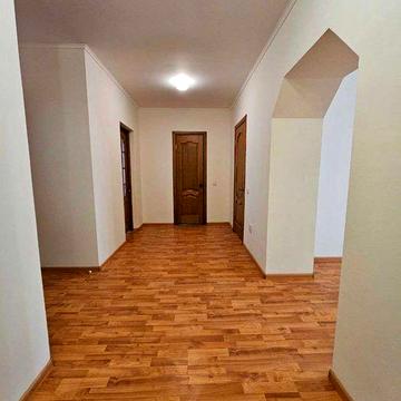Продається 3 кімнатна квартира з ремонтом по вул.Богдана Хмельницького