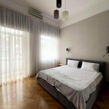 Срочно сдам 3 ком. квартиру, ул. Льва Толстого 13. Центр. 150м2