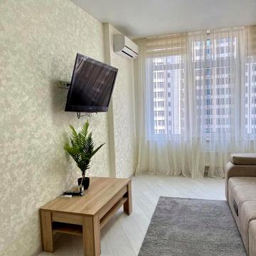Валерія Самофалова вул. (Каманіна), 16
