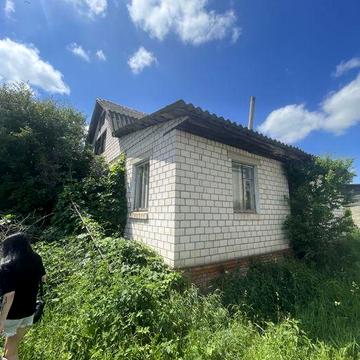 Продам будинок ( без внутрішніх робіт)приватизовних 9 соток землі