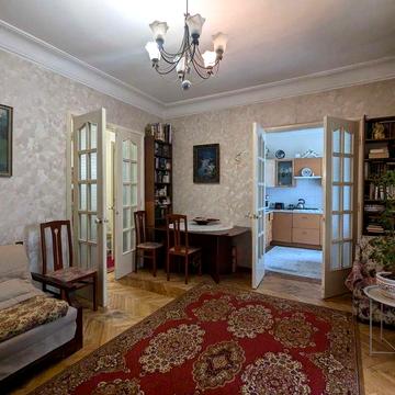 Прорізна 10, тихий Центр, 2-кім 61 м.кв на 2 поверсі
