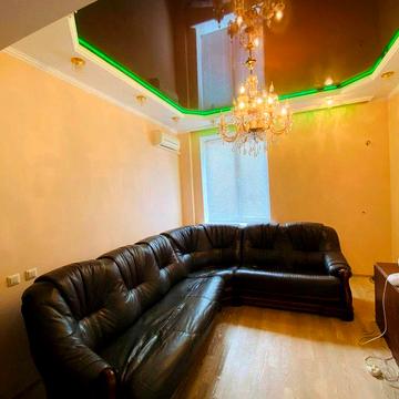 Продам двокімнатну квартиру на Площі Володимира Великого ( Артема)