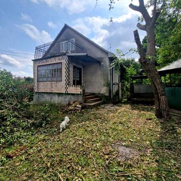 Продам будинок, м. Залізці
65 м², 21 сотка біля головної дороги. Вода,