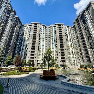 Трикімна квартира в Гранд Бурже з видом на фонтан. Заселена секція ЖК Гранд Бурже