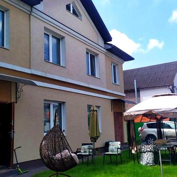Продаж будинку на дві половини 330000$