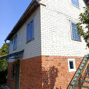 Продаж дачі з каміном ,гаражем та альтанкою