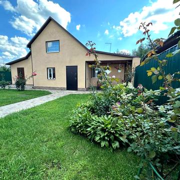 Продам  будинок  з ремонтом Гатне . Ділянка 10 сот. Одноповерховий