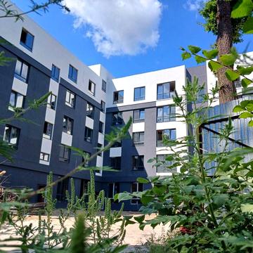 1к с Двориком и возможностью увеличить жилые м2. Локация Школа/Озеро!