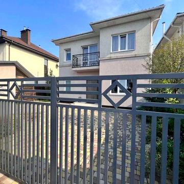 Будинок 156 м2 з меблями, 4 сотки в центрі Петропавлівської Борщагівки