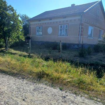 Продаж будинку біля Львова