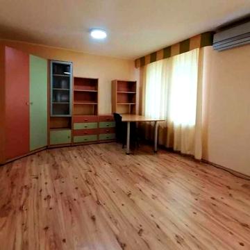 Володимира Антоновича вул. (Свердлова), 4