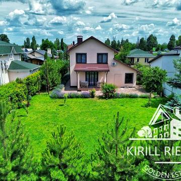 Продается двухэтажный дом с ремонтом в  городке «Золотые Ключи»