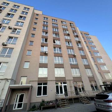 Без комісії. Простора квартира з ремонтом в центрі.