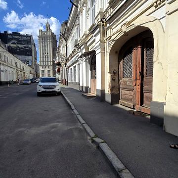 Короленка пров., 1