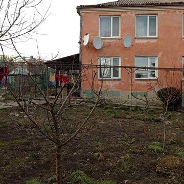 Продам квартиру у двох квартирному двоповерховому будинку