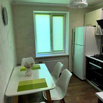 Продам 2х кімнатну квартиру з сучасним ремонтом на дружбі