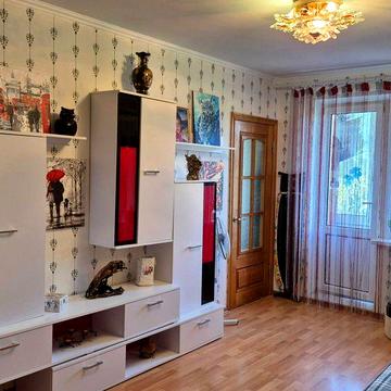 Творча і затишна квартира біля кінотеатру Дружба, 2й поверх