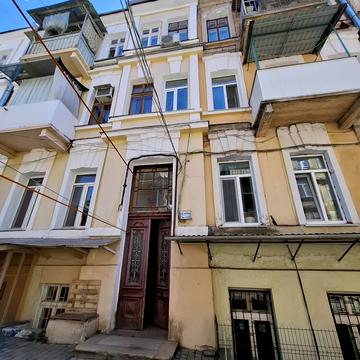 Ніжинська вул., 3