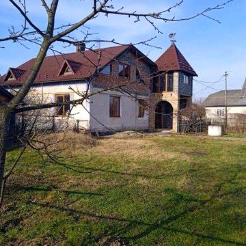 Продам хату 1,5 поверхи