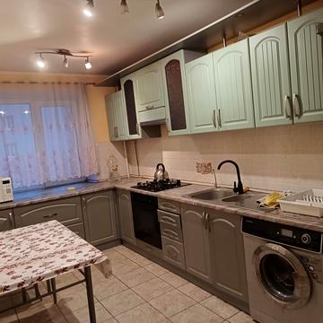 Новопирогівська вул., 25