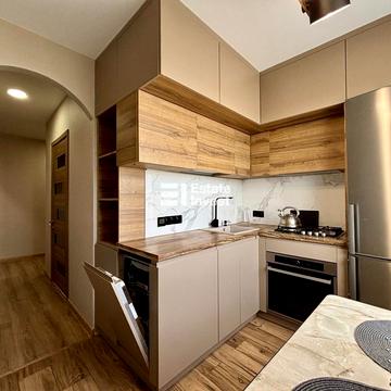 Амосова вул. (Корчагінців), 13