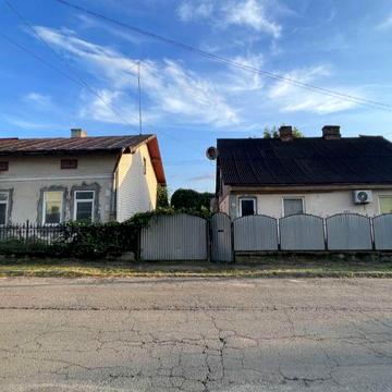 Центр! Два суміжних будинки + 24 сотих ділянка для життя та біз
