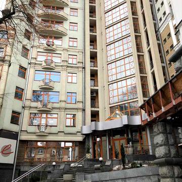 Продам 2-х кімнатну в центрі. б-р. Т. Шевченко, 11