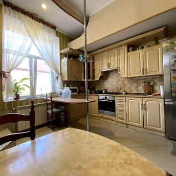 Продаж 3-кім квартири особнякового типу в центрі м. Стрий