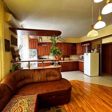 Продаж 3 кім дворівневої квартири (Петлюри) цегляний будинок