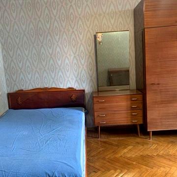 Оренда трьох кімнатноі квартири в центрі