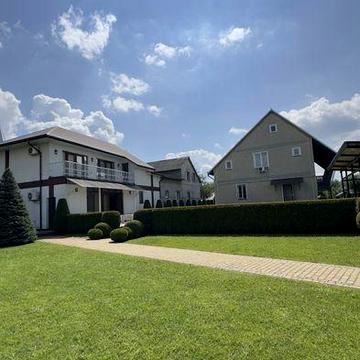 Продам 2 будинки з басейном та відпочинковою зоною, 12 соток, Чернівц