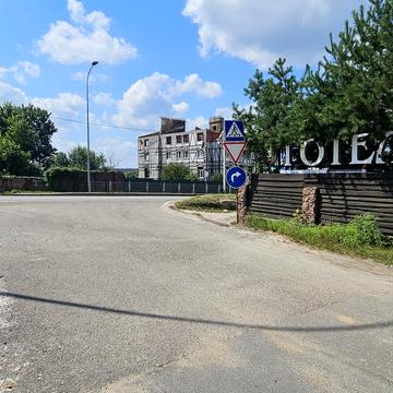 Річна вул., 4