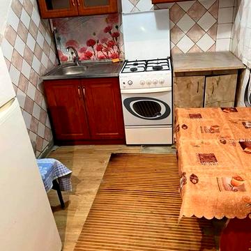 Старомостова пл. (Миколи Островського), 2