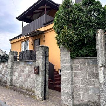 Продаж будинку в центрі міста