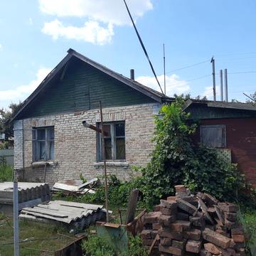 Продам будинок з гаражем.