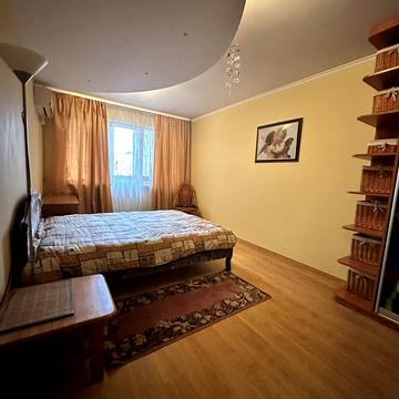 Метробудівська вул., 5