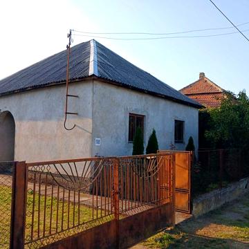 Будинок біля термальних курортів, поруч озеро
