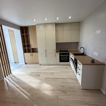 Велика однокімнатна квартира з газом біля ТЦ Авенір Плаза