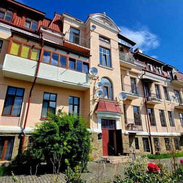 Дворівнева квартира, поруч з центром!