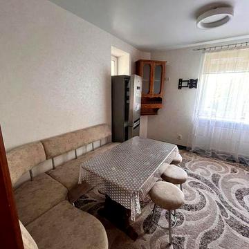 Оренда просторої  зручної новобудови 3кім в центрі міста.