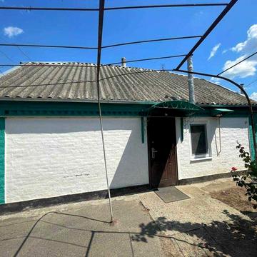 В продажу гарний будинок на околиці міста за доступну ціну